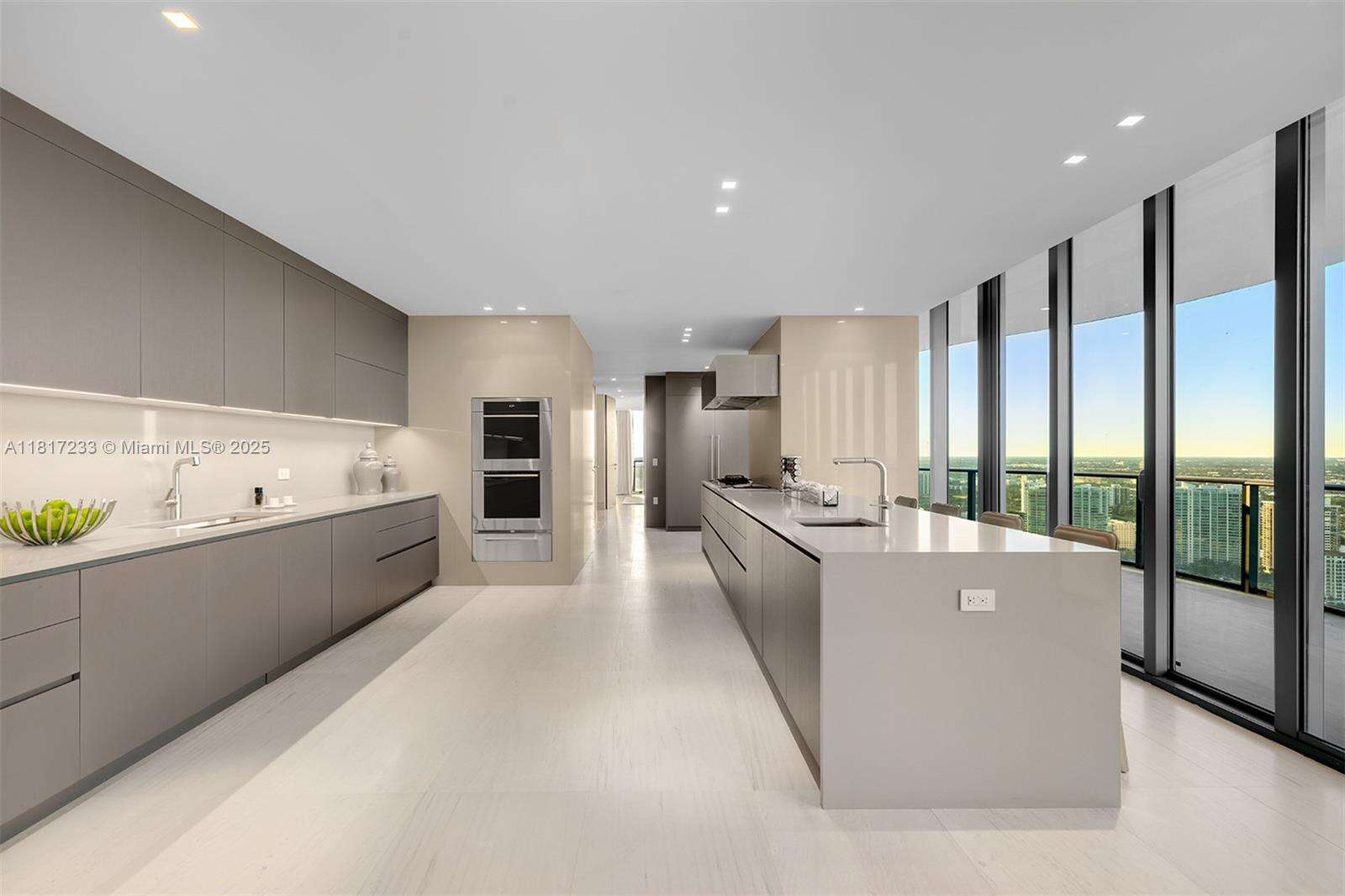 Regalia Unit #PH-43 | Picture 14