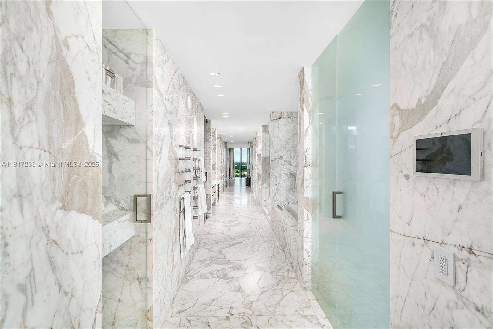 Regalia Unit #PH-43 | Picture 19