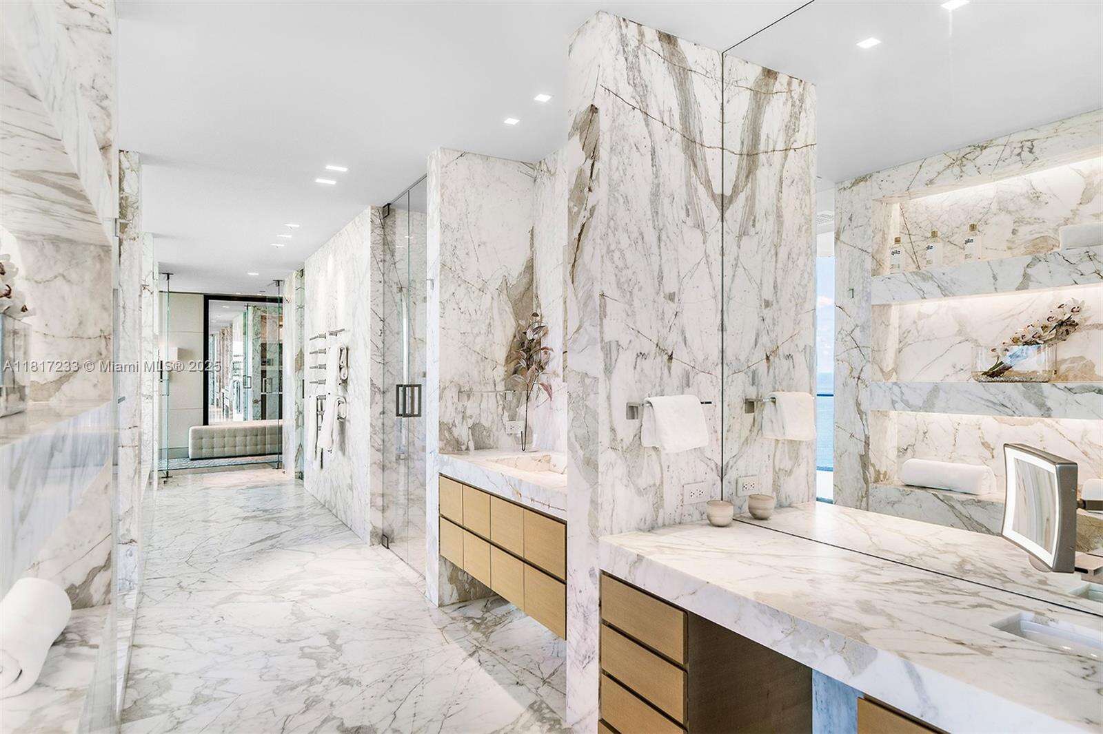 Regalia Unit #PH-43 | Picture 21