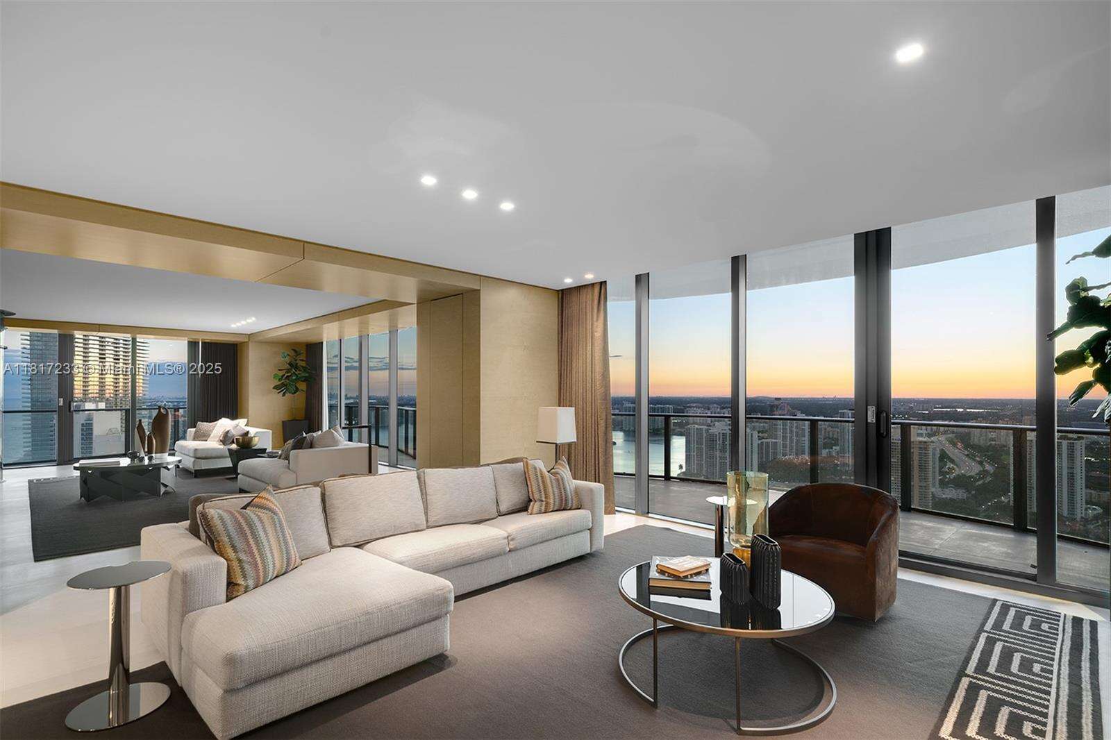 Regalia Unit #PH-43 | Picture 24