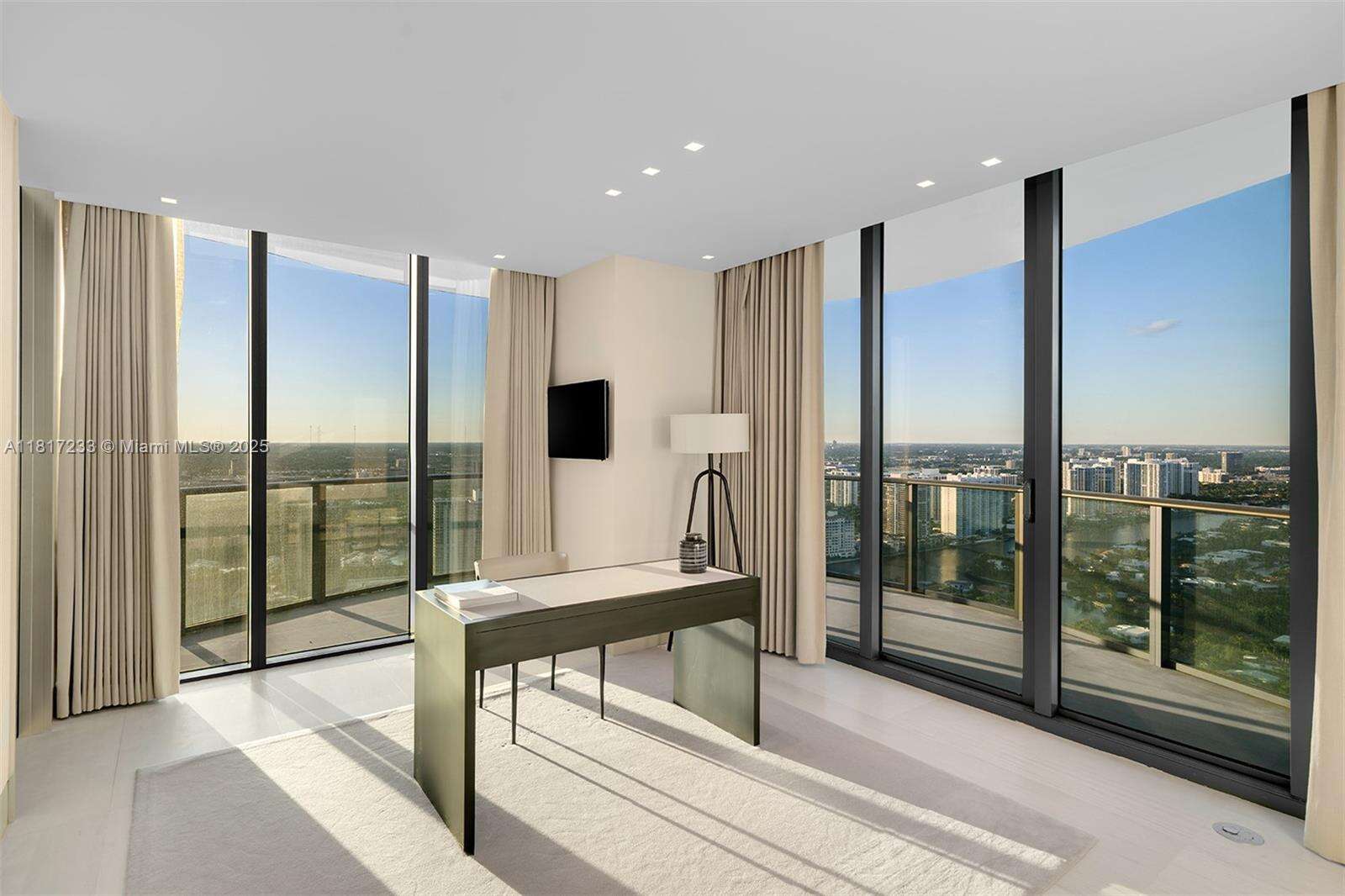 Regalia Unit #PH-43 | Picture 29