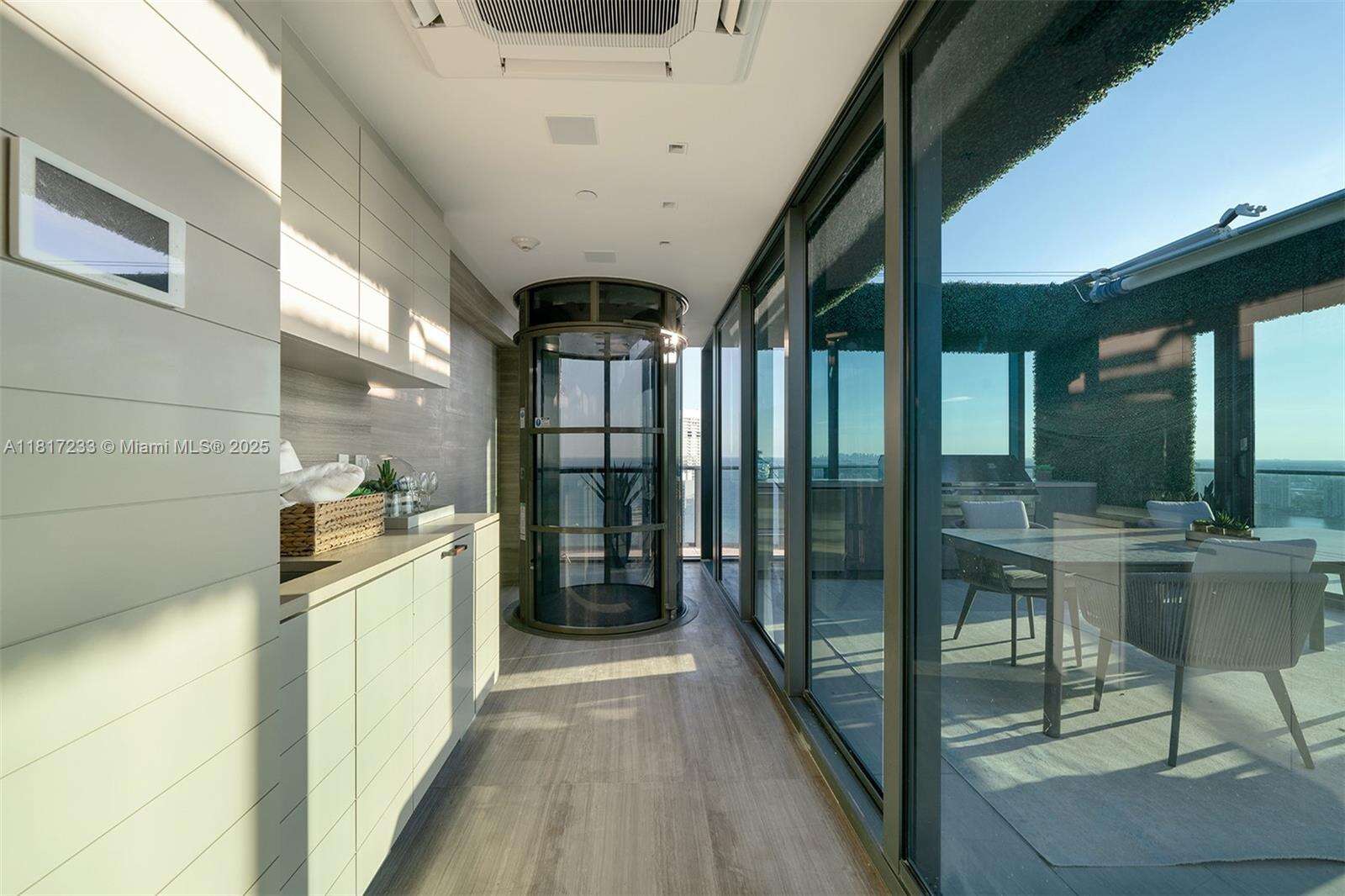 Regalia Unit #PH-43 | Picture 37