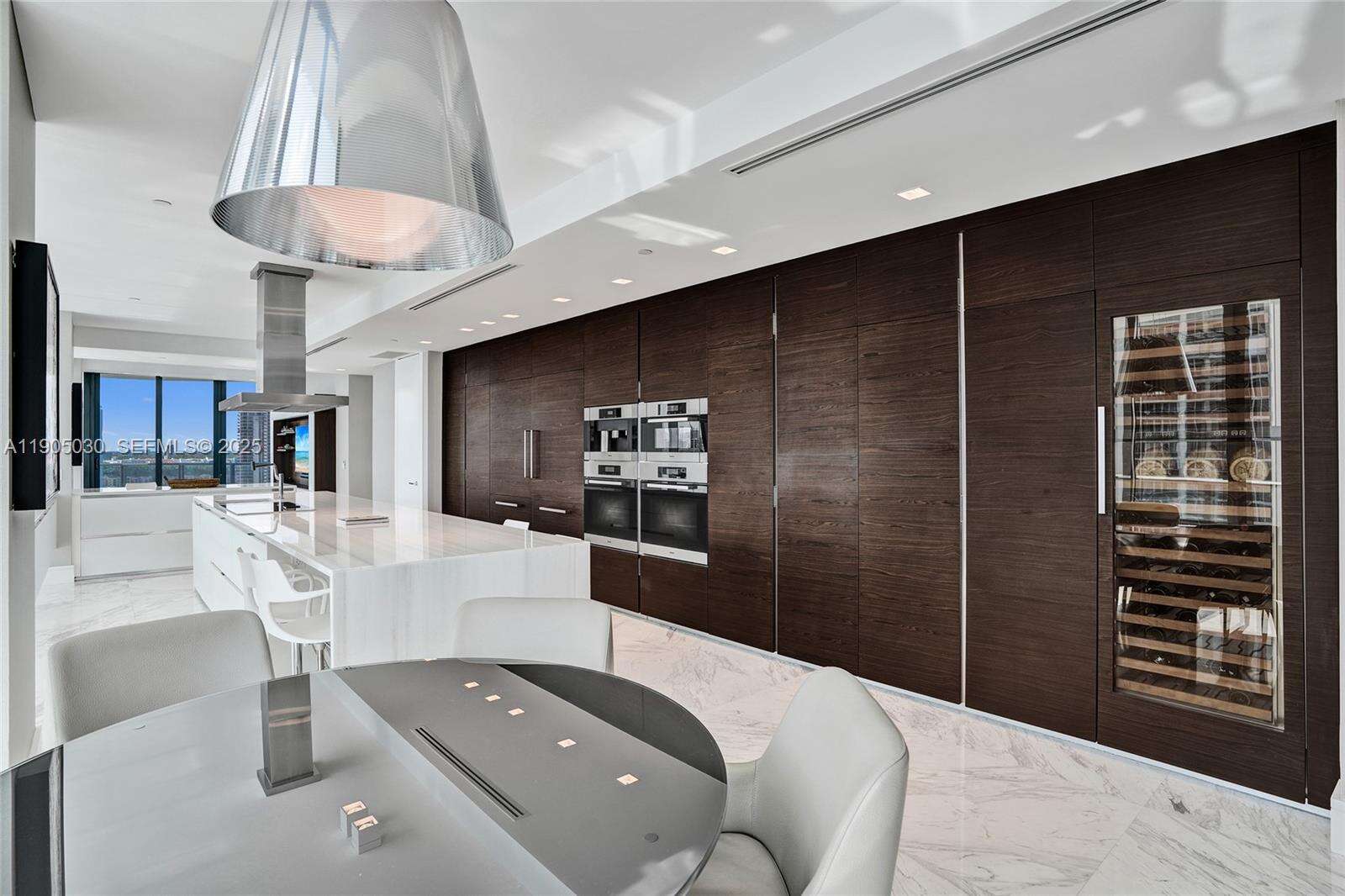 Regalia Unit #16 | Picture 15