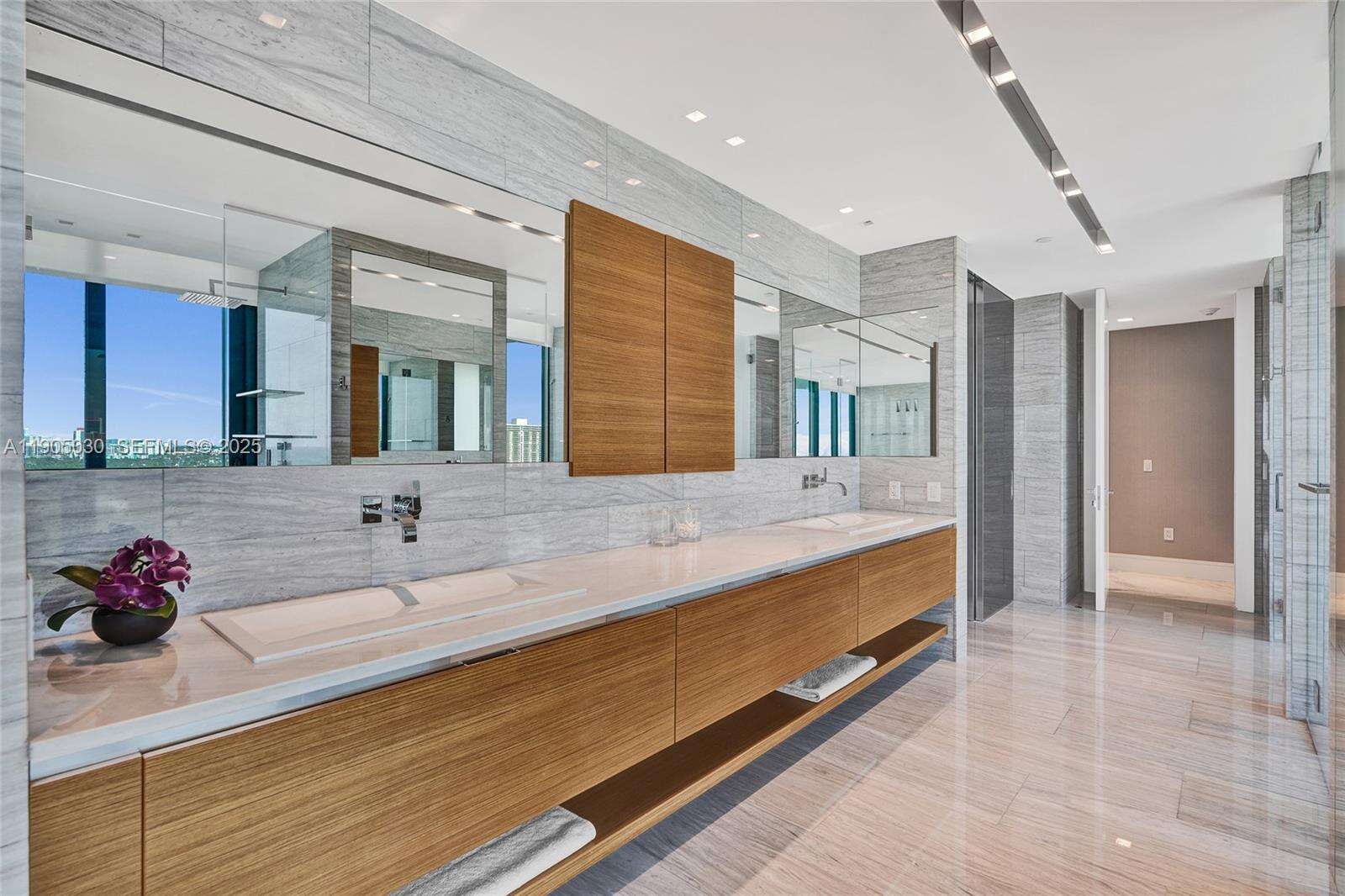 Regalia Unit #16 | Picture 27