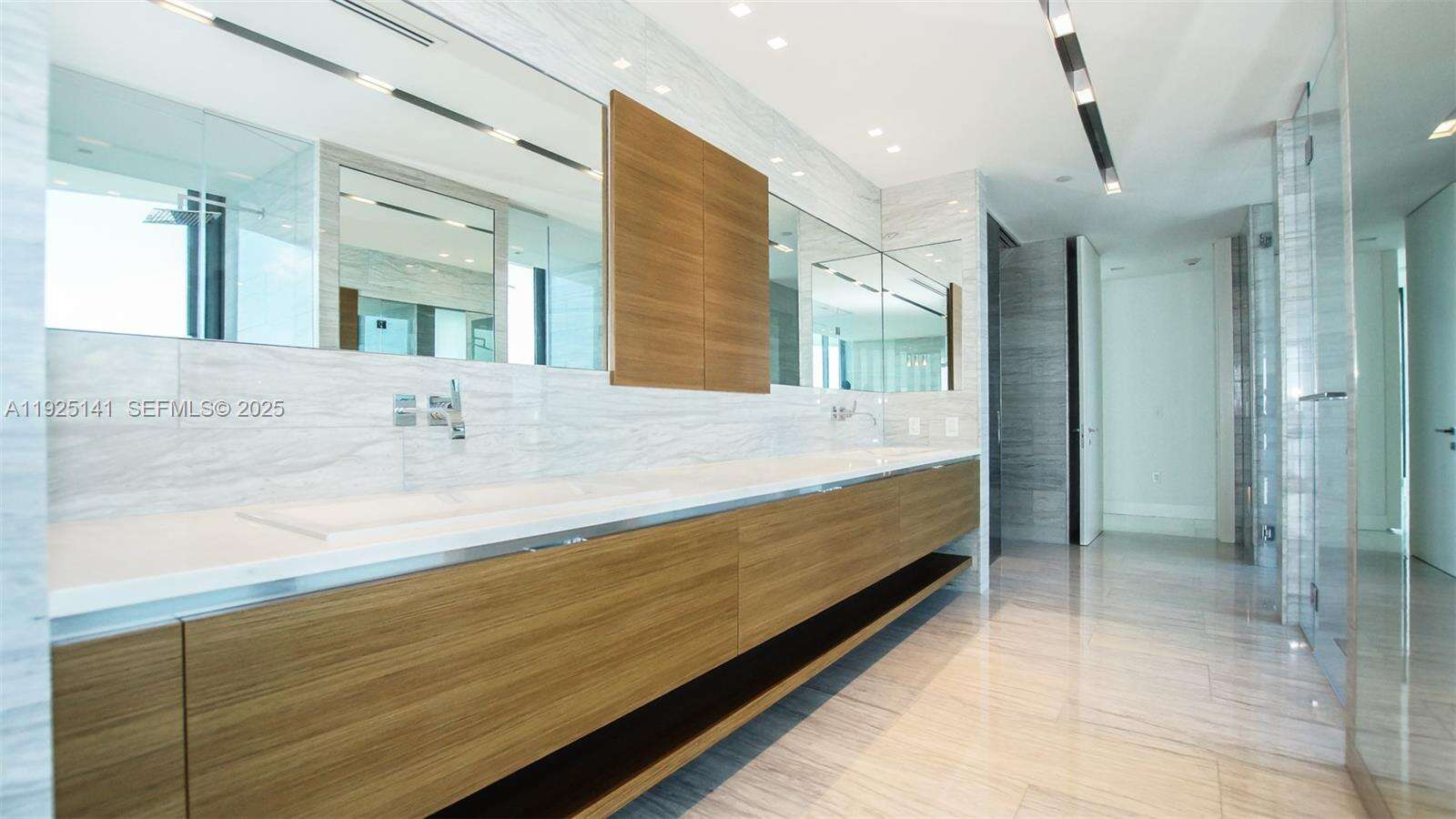 Regalia Unit #19 | Picture 12