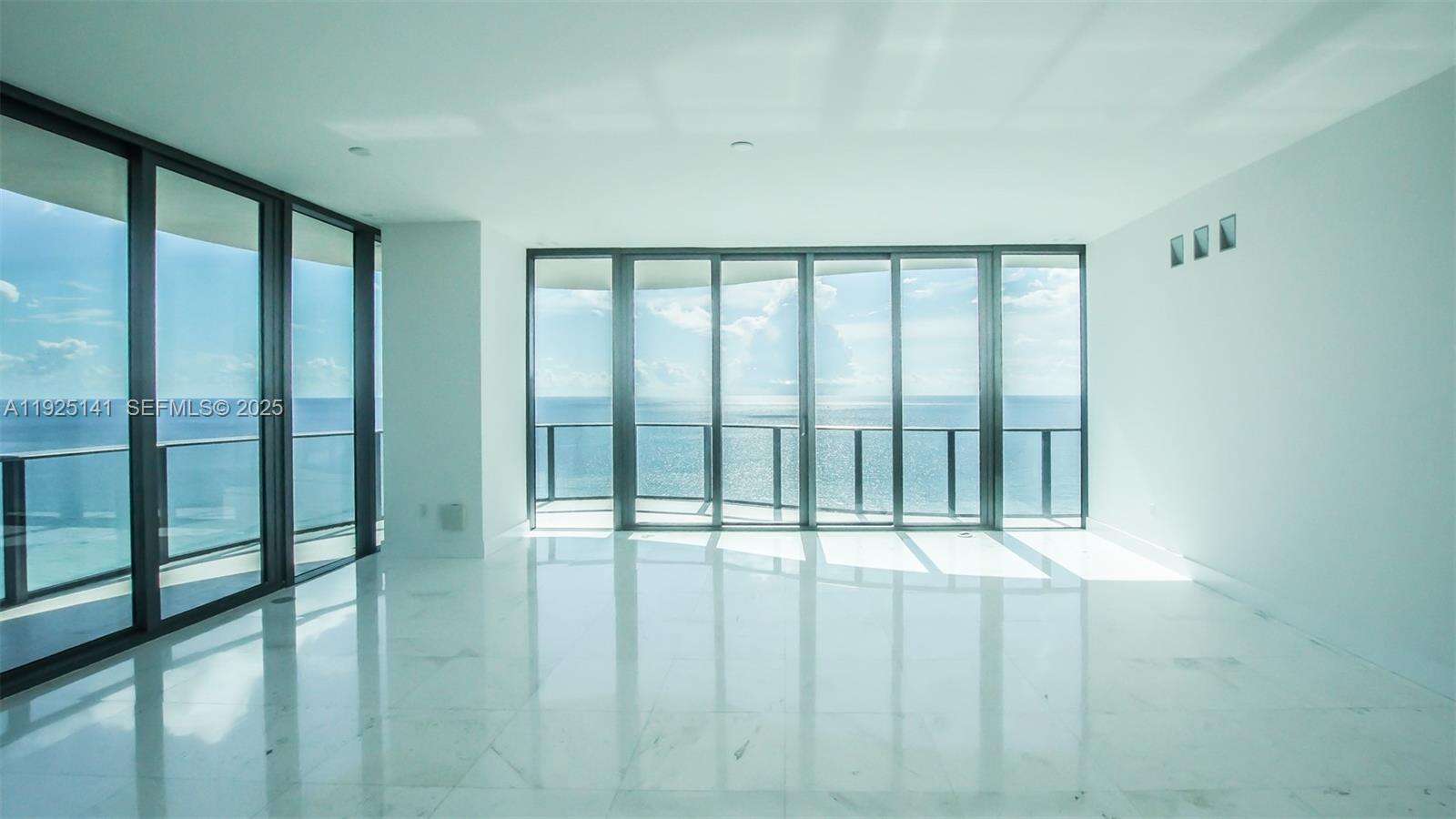 Regalia Unit #19 | Picture 9